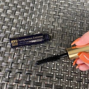 Estée Lauder sumptuous extreme lash mascara